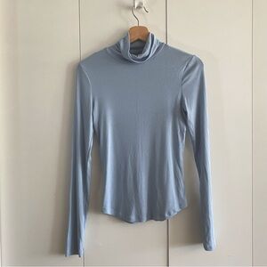 🍂fall drop🍂 Aritzia Sunday best Freshman Turtleneck tee baby blue